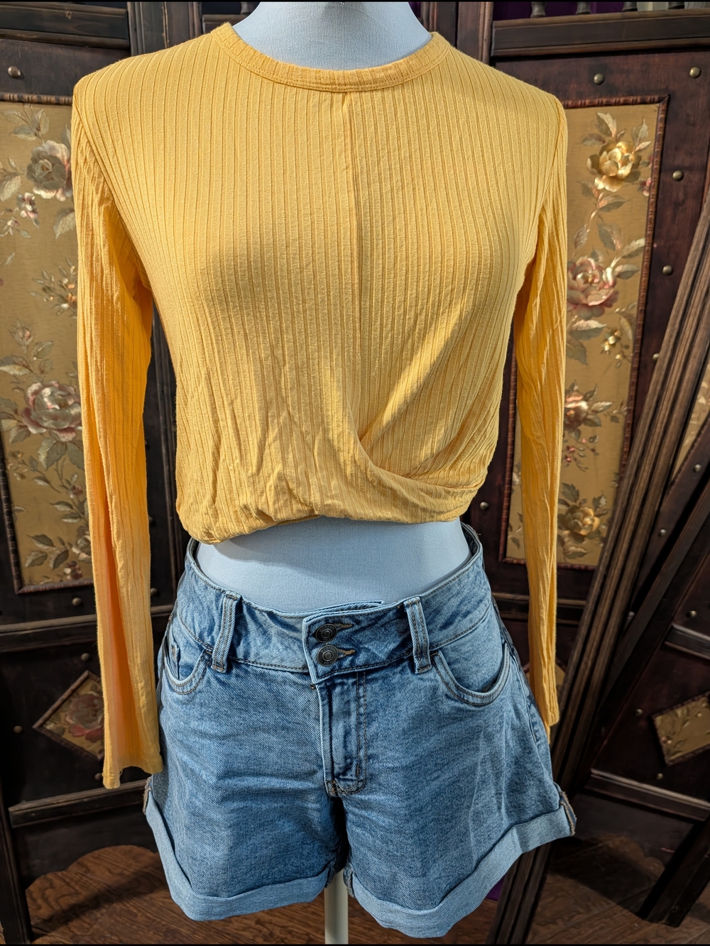 Hollister Yellow Lightweight Viscose Long Sleeve Twist-Front Crop Top Medium M